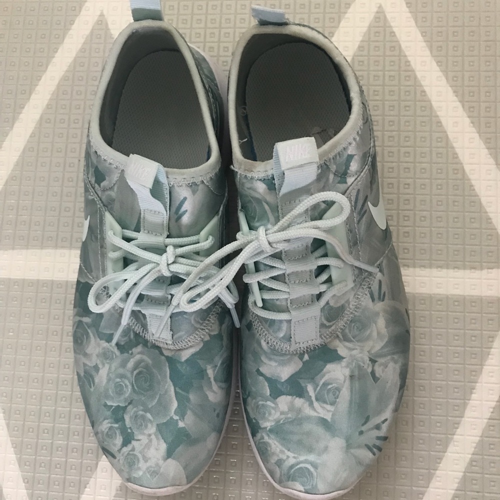Nike Tennis Shoes